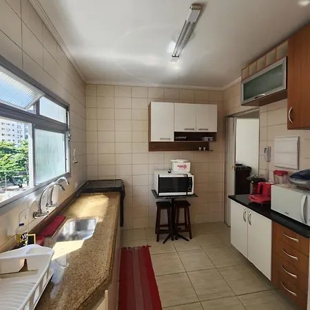 Apartamento Astúrias a menos de 50m da praia-2